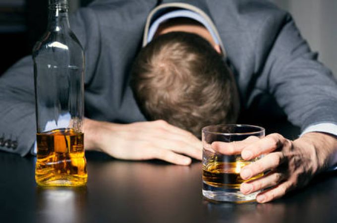 Álcool é a droga psicoativa que mais causa dano social